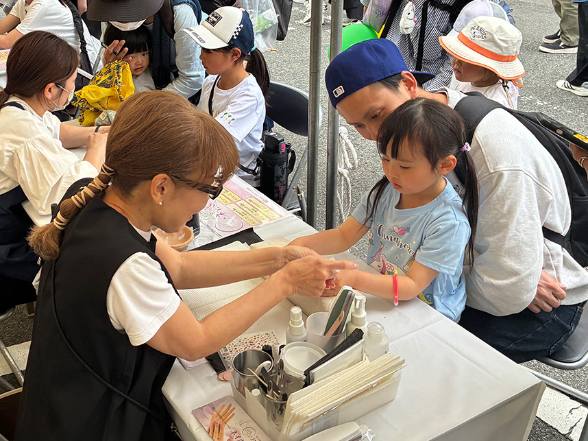 ひろしまフラワーフェスティバルでのネイル体験